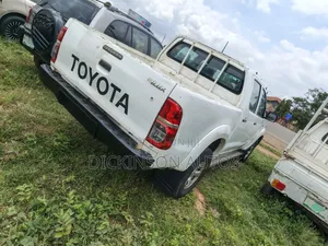 Toyota Hilux 2013 White