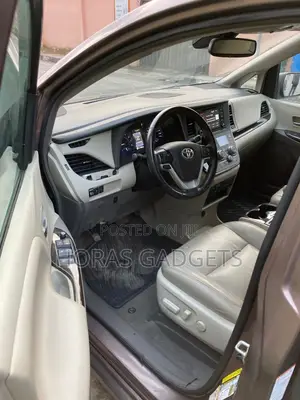 Toyota Sienna 2019 Beige
