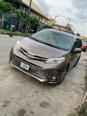 Toyota Sienna 2019 Beige