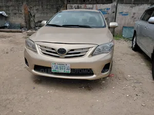Toyota Corolla 2012 Gold