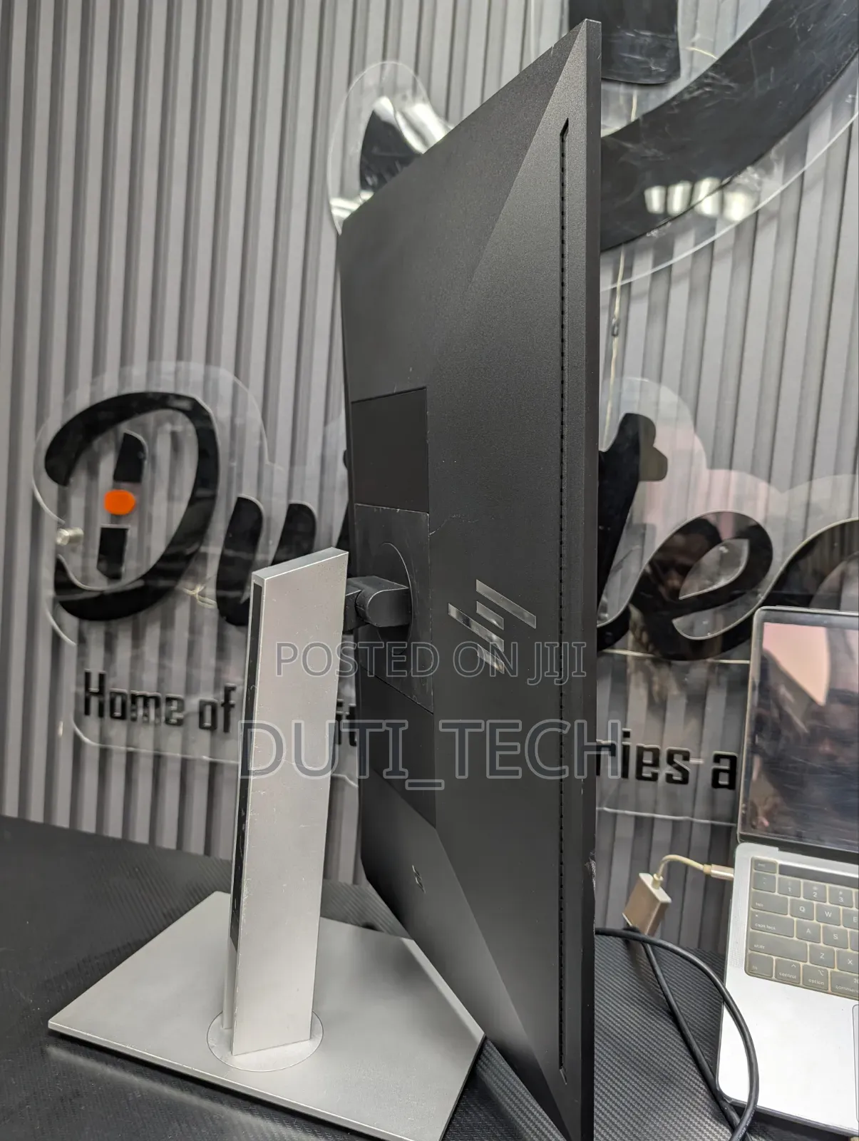 HP E24q G4 27" QHD IPS Monitor — Sharp Resolution