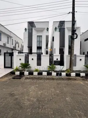 5bdrm Duplex in Chevron for sale