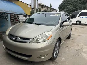 Toyota Sienna 2007 Gold