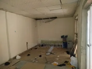 A Very Massive Shop Space for Rent.