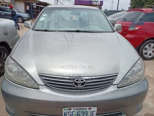 Toyota Camry 2005 Gray