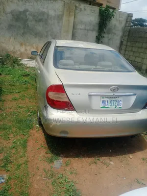 Toyota Camry 2004 Gold