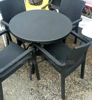 4 Seater Modern Rattan Outdoor Dining Set – Black