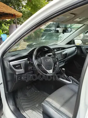 Toyota Corolla S Premium 4dr Sedan (1.8L 4cyl CVT) 2015 White