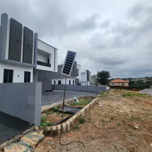 4bdrm Duplex in Jericho Gra for sale