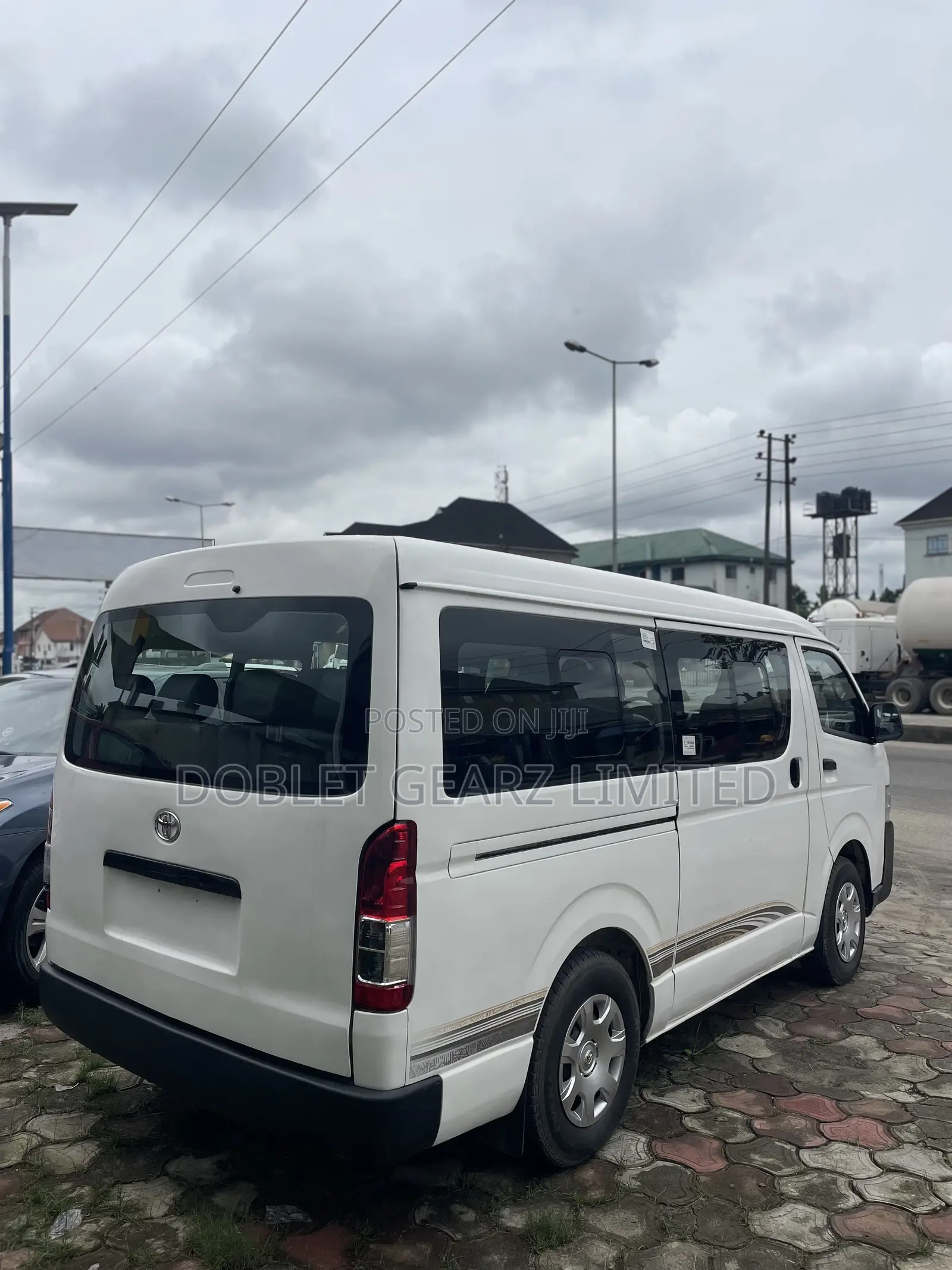 Toyota HiAce 2015 White