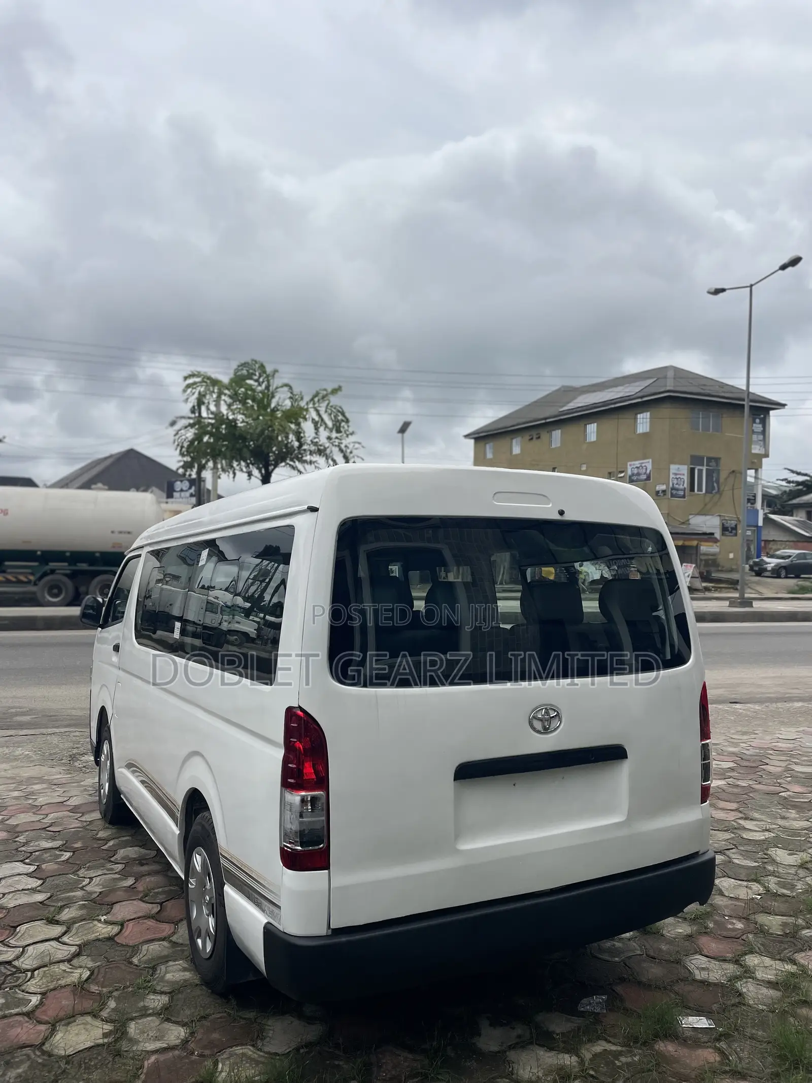 Toyota HiAce 2015 White