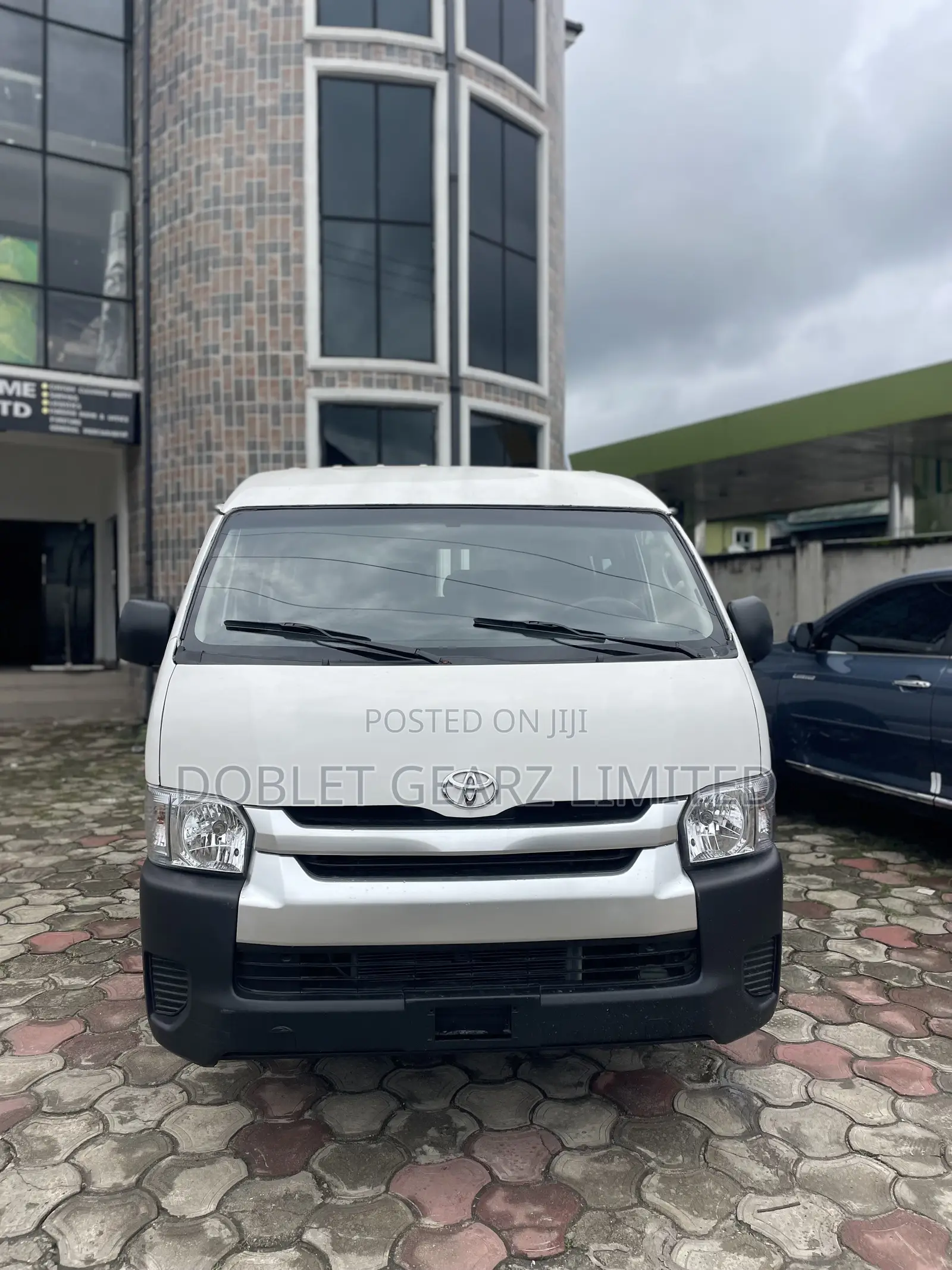 Toyota HiAce 2015 White