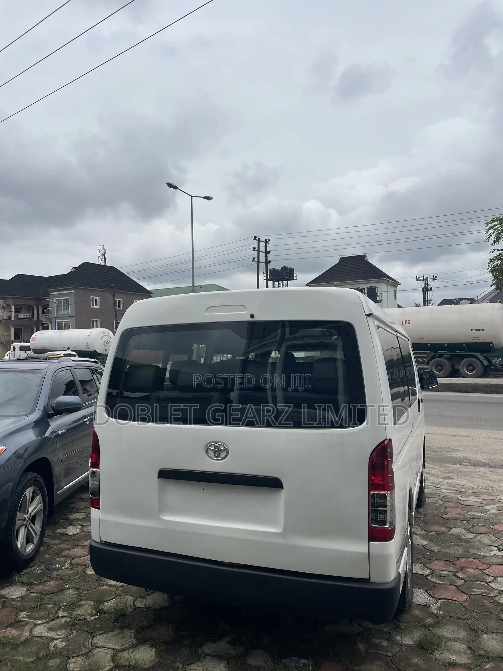 Toyota HiAce 2015 White