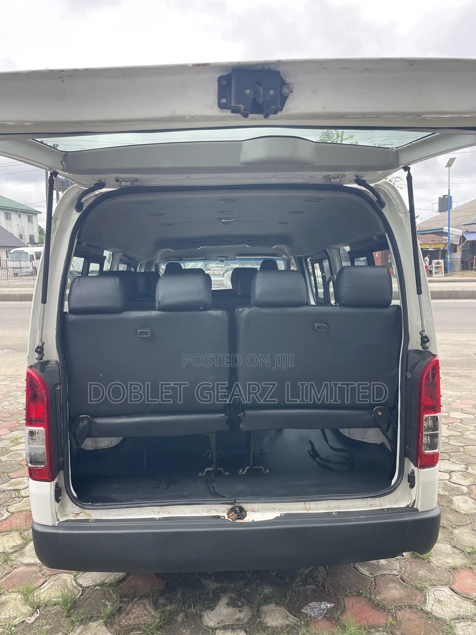 Toyota HiAce 2015 White