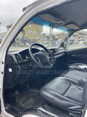 Toyota HiAce 2015 White