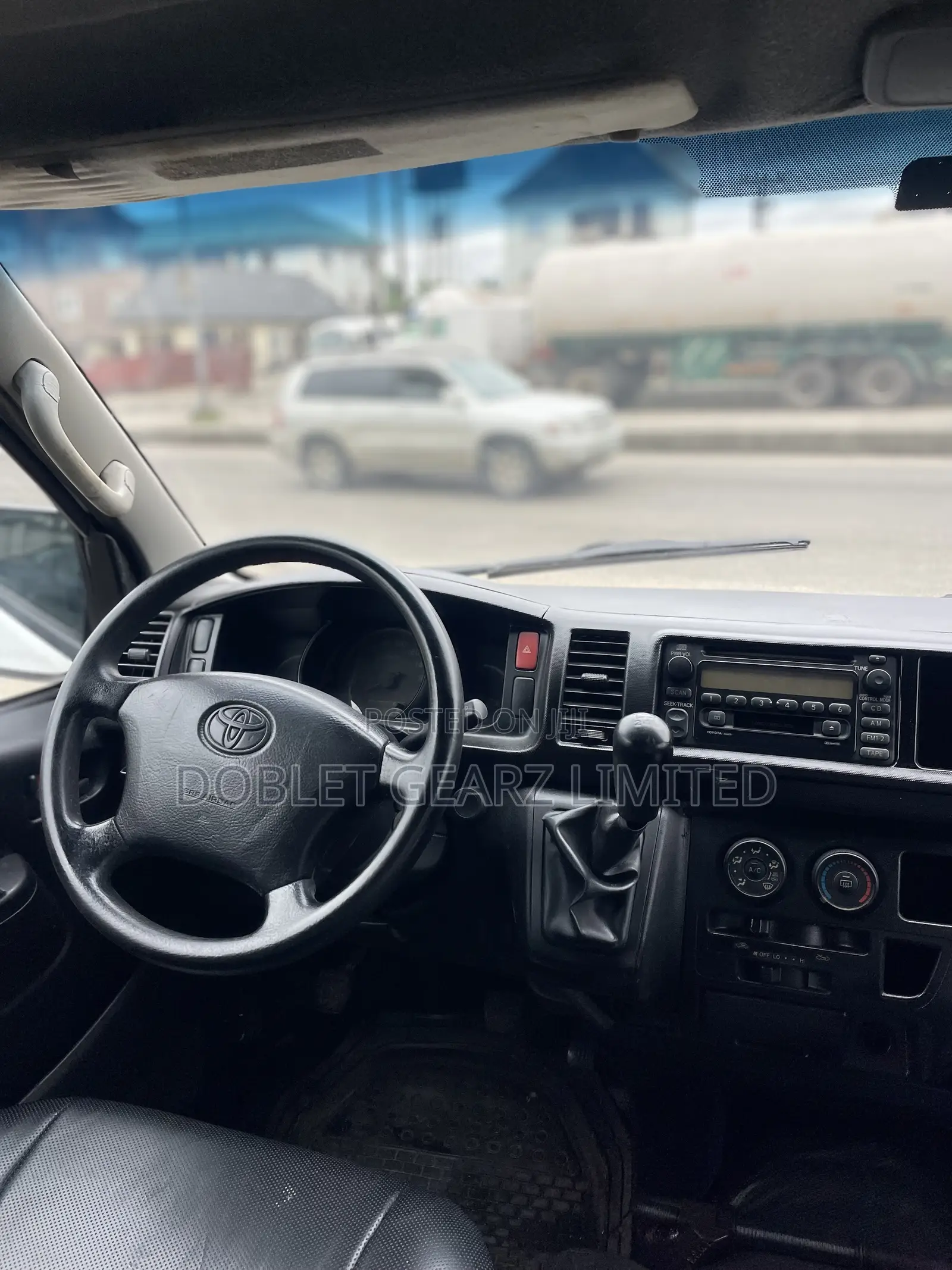 Toyota HiAce 2015 White