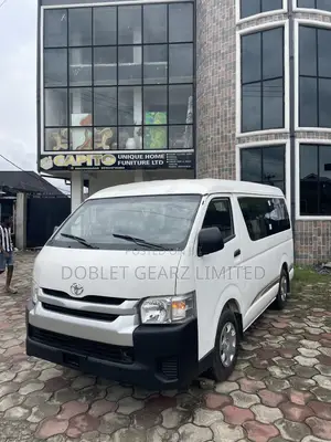 Toyota HiAce 2015 White