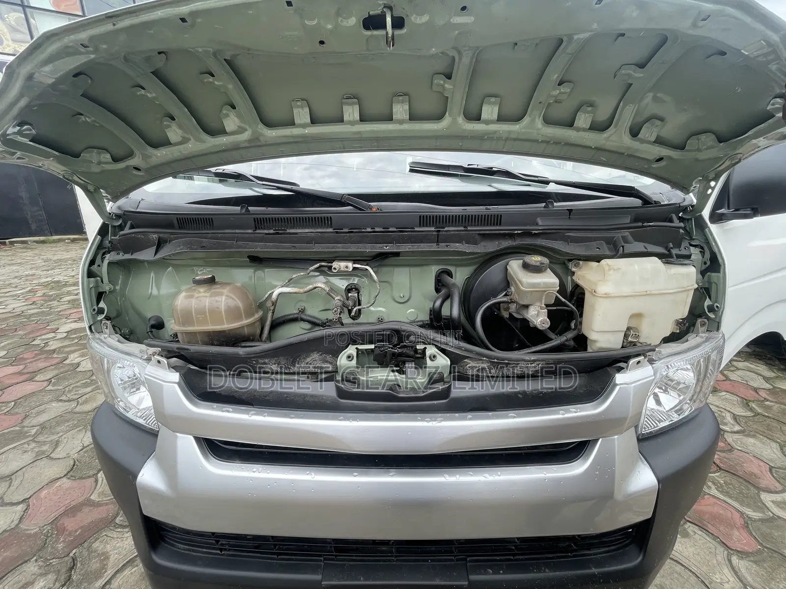 Toyota HiAce 2015 White