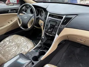 Hyundai Sonata Limited Sedan FWD (2.4L 4cyl 6A) 2012 Red
