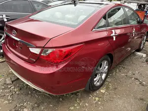 Hyundai Sonata Limited Sedan FWD (2.4L 4cyl 6A) 2012 Red