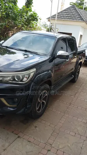 Toyota Hilux 2022 Black