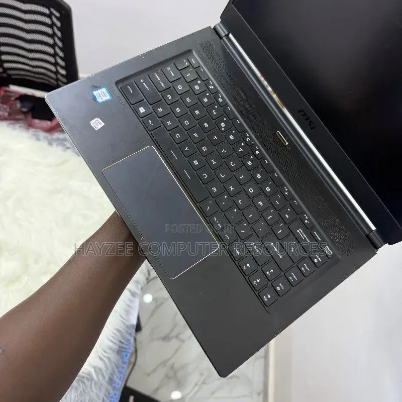 Laptop MSI GS65 Stealth Thin 8RE 32GB Intel Core i9 SSD 1T