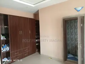 4bdrm Duplex in Jericho Gra for rent