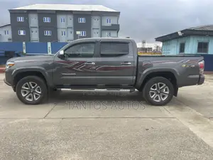 Toyota Tacoma 2017 Gray