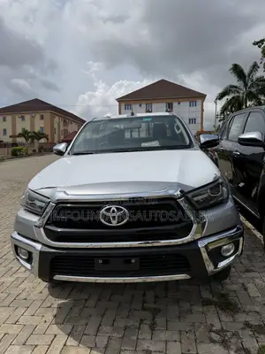 Toyota Hilux 2025 Gray