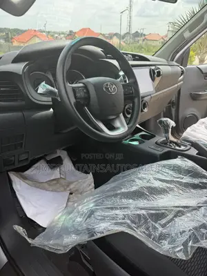 Toyota Hilux 2025 Gray