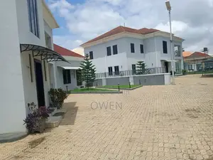 Furnished 8bdrm Villa in Suparcell Estate, Apo District for sale