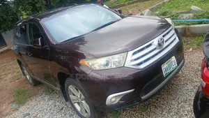 Toyota Highlander SE 2012 Brown