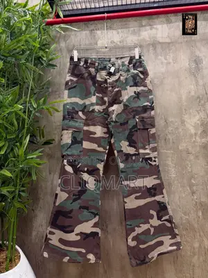 High Quality Camo Baggy Jeans