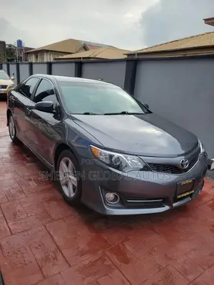 Toyota Camry SE 4dr Sedan (2.5L 4cyl 6A) 2014 Gray