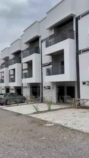 4bdrm Duplex in Life Camp for sale