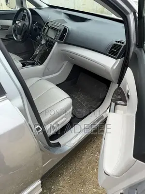 Toyota Venza XLE 4dr Wagon (2.7L 4cyl 6A) 2015 Silver