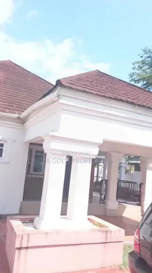 4bdrm Bungalow in Benin City for sale