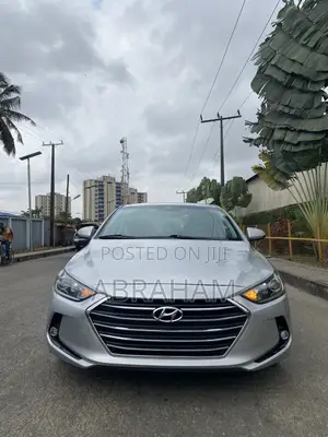 Hyundai Elantra 2018 Silver