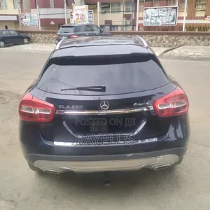 Mercedes-Benz GLA 250 2016 Blue