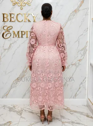 Luxury Blush Pink Floral Embroidery Lace v-Neck Bishop Sleeve Midi Dre
