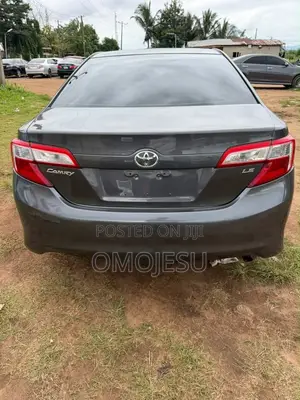 Toyota Camry LE 4dr Sedan (2.5L 4cyl 6A) 2012 Gray