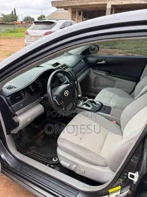 Toyota Camry LE 4dr Sedan (2.5L 4cyl 6A) 2012 Gray