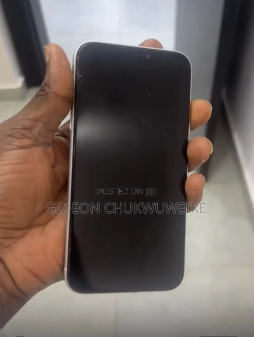 Apple iPhone XR 64 GB White