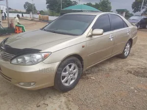 Toyota Camry 2005 Gold