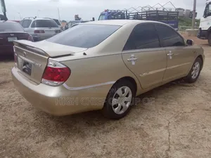 Toyota Camry 2005 Gold