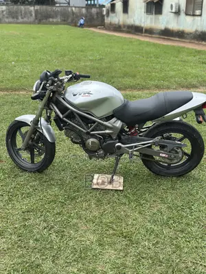 Honda 2003 Silver