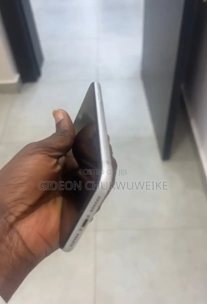Apple iPhone XR 64 GB White