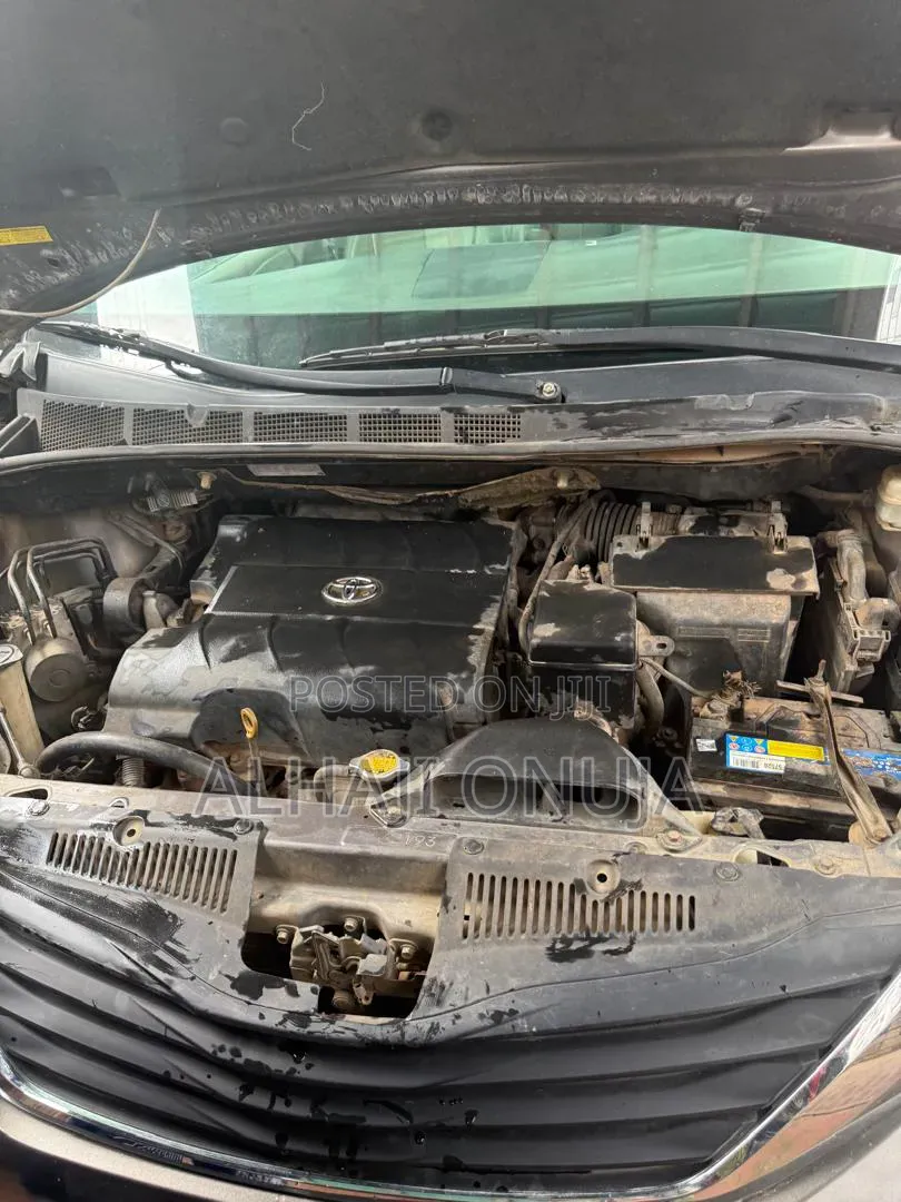 Toyota Sienna 2011 Gray