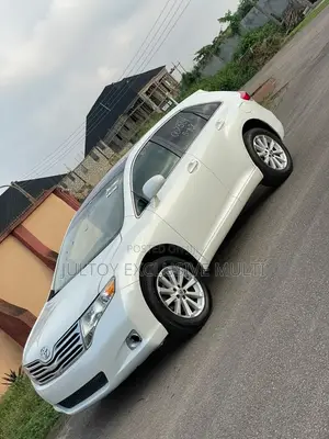 Toyota Venza LE 2011 White