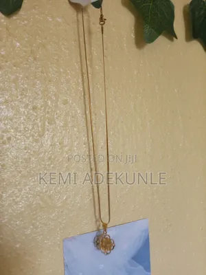 Elegant Gold-Plated Stainless Steel Flower Pendant Chain